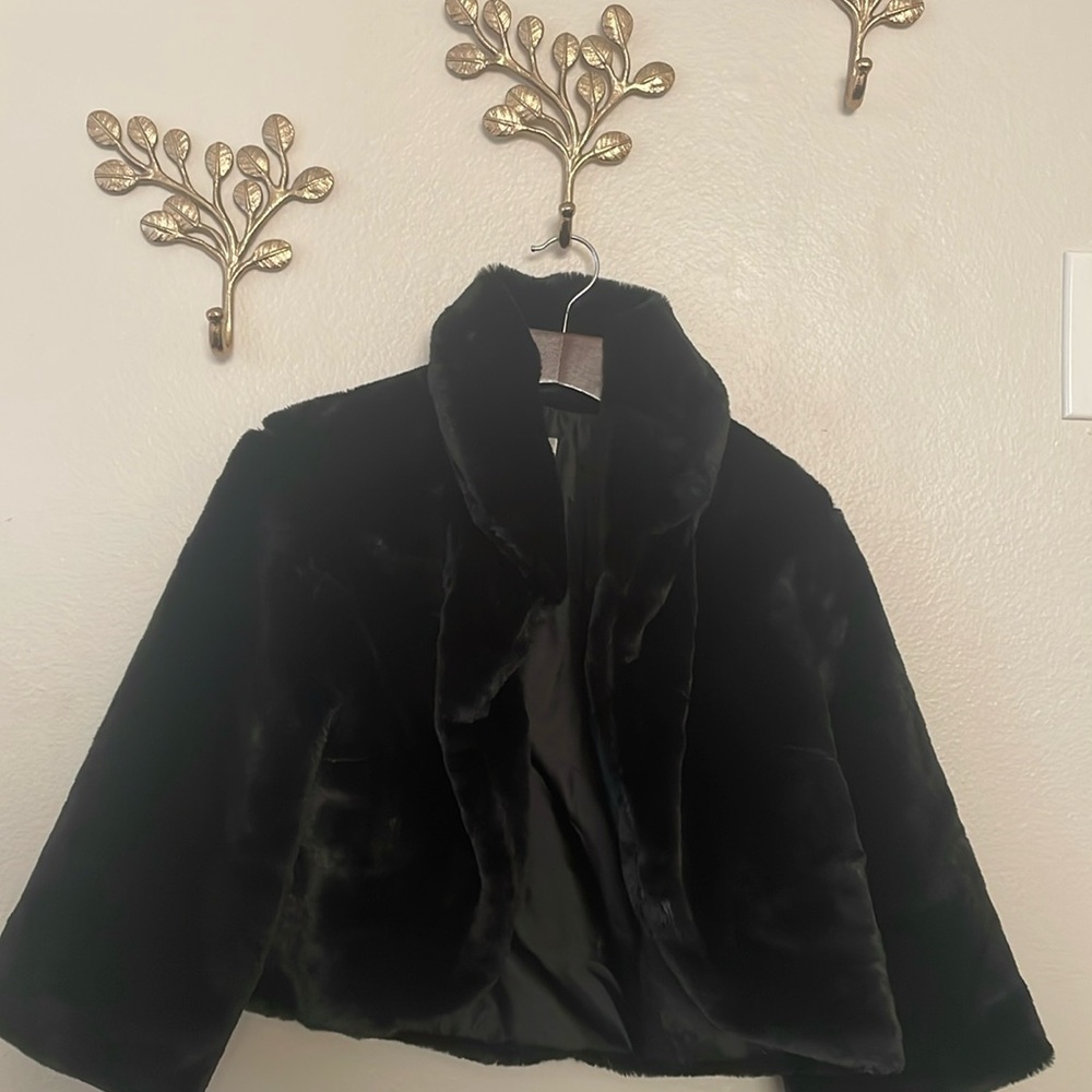 Crop faux fur jacket